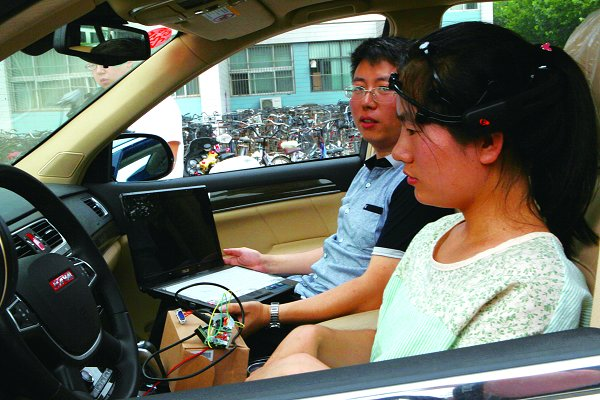 国内首辆脑控汽车